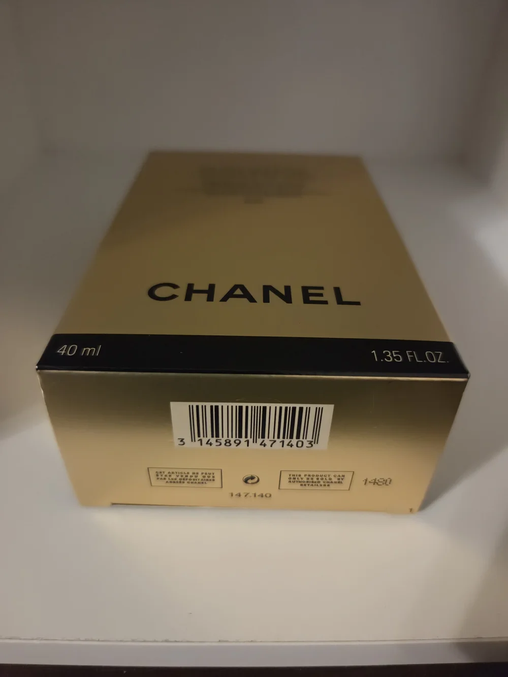 CHANEL Sublimage L'Essence de Teint Serum Foundation - Light (B20)